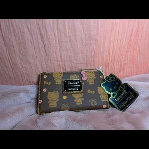 Hello kitty pumpkin spice wallet
loungefly Sanrio